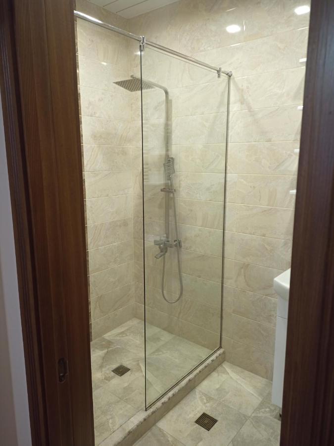 Spacious One Bedroom Apartment In The City Centre Yerevan Bagian luar foto