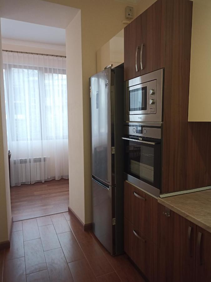 Spacious One Bedroom Apartment In The City Centre Yerevan Bagian luar foto